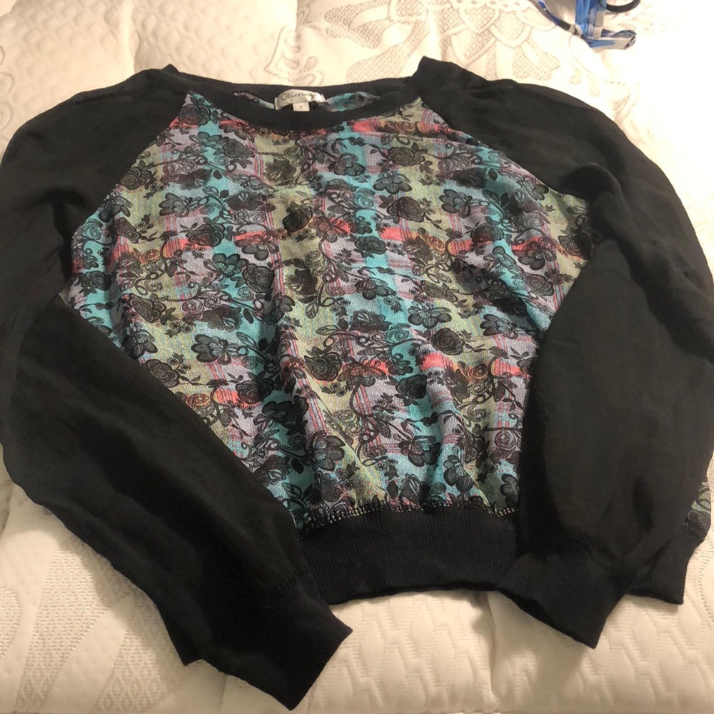 Mesh like long sleeve shirt